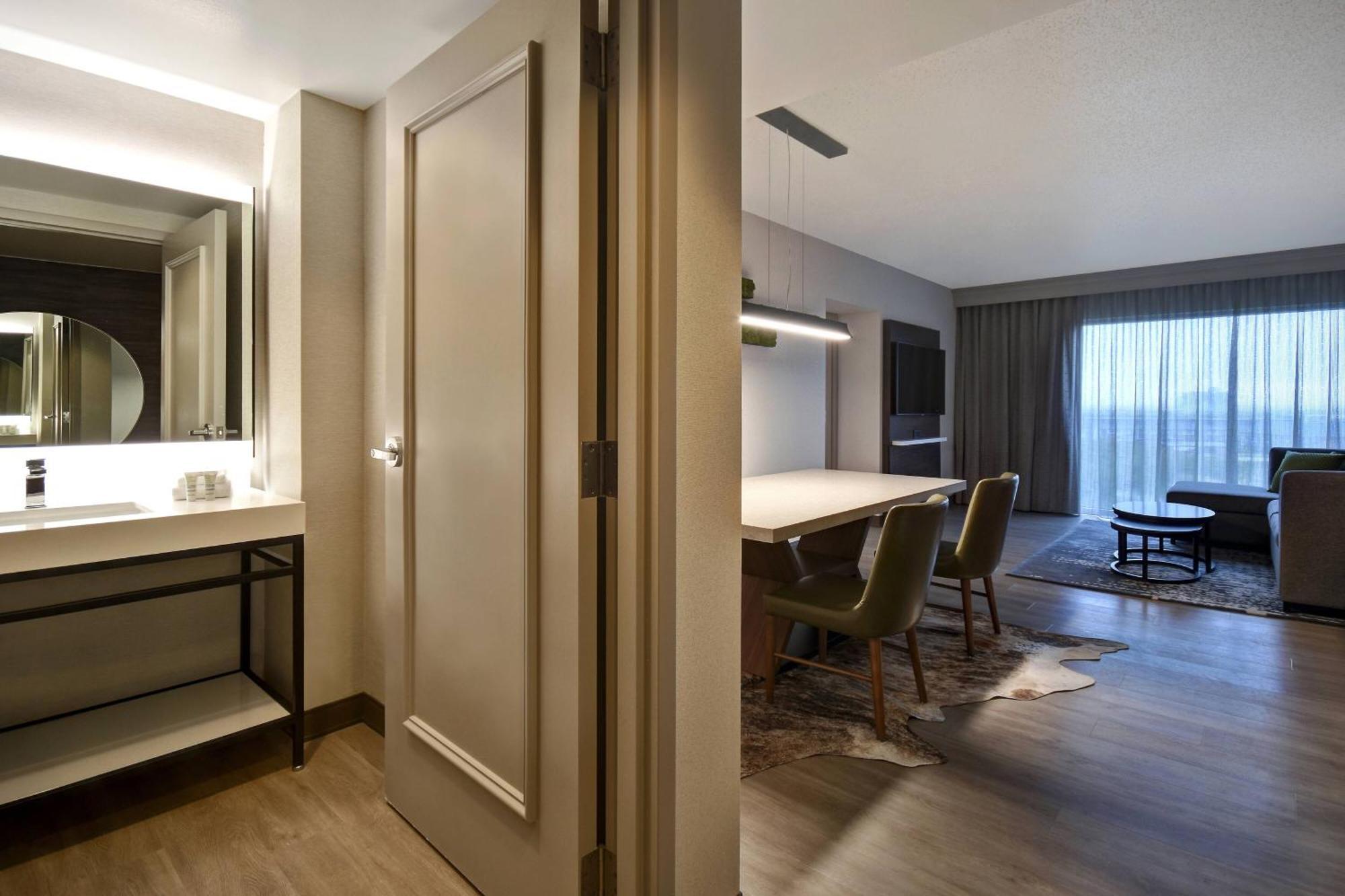 ดัลลัส/ฟอร์ต เวิร์ท แมริออท โฮเต็ล แอนด์ กอล์ฟ คลับ แอท แชมเปียน เซอร์เคิล Hotel โรอาโนก ภายนอก รูปภาพ